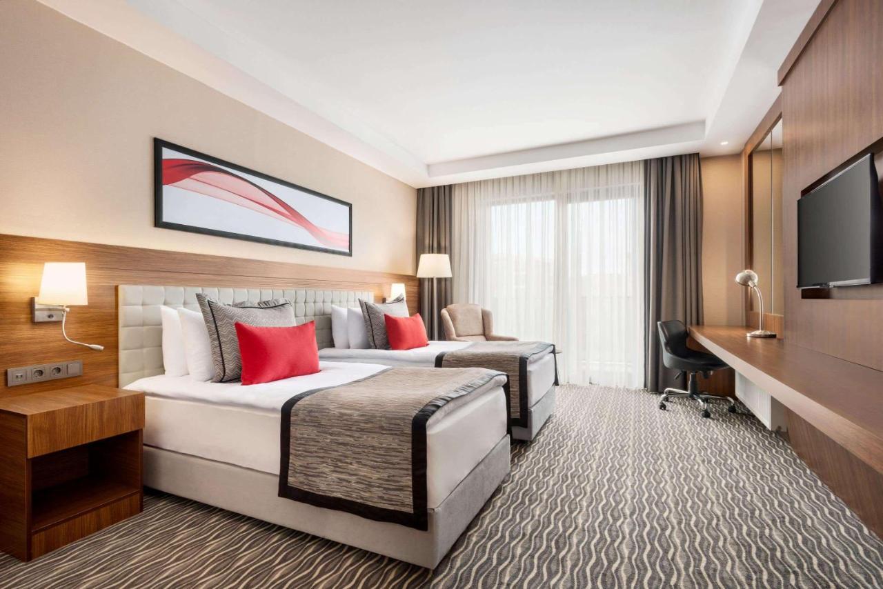 Ramada By Wyndham Nigde Hotell Eksteriør bilde