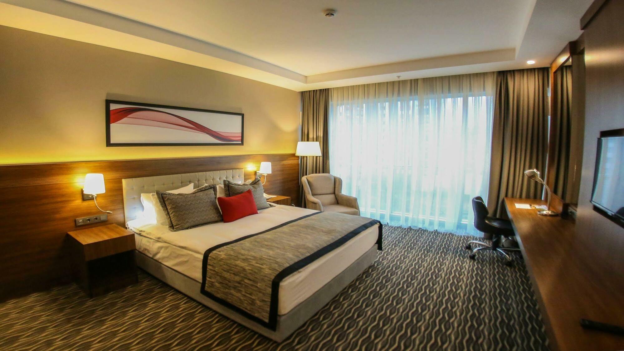 Ramada By Wyndham Nigde Hotell Eksteriør bilde