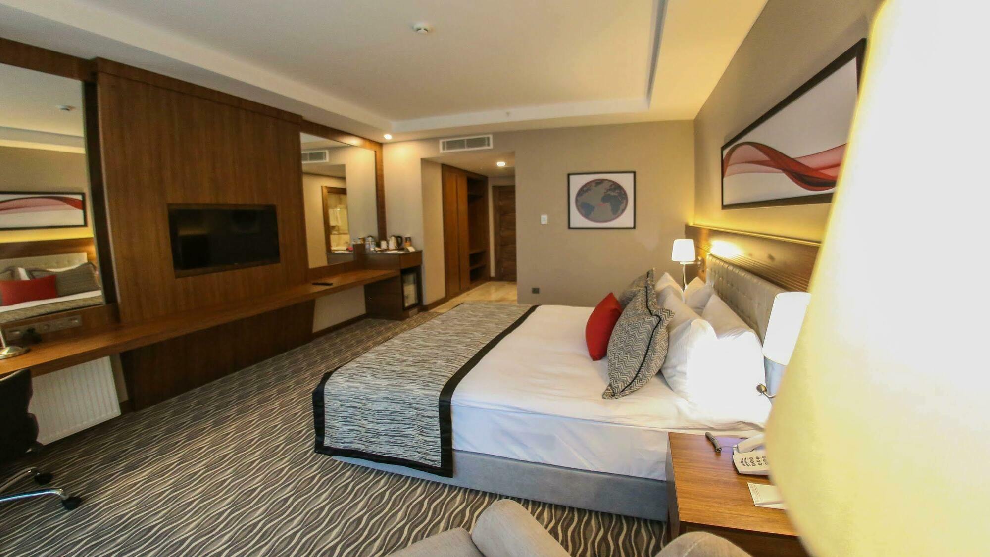 Ramada By Wyndham Nigde Hotell Eksteriør bilde